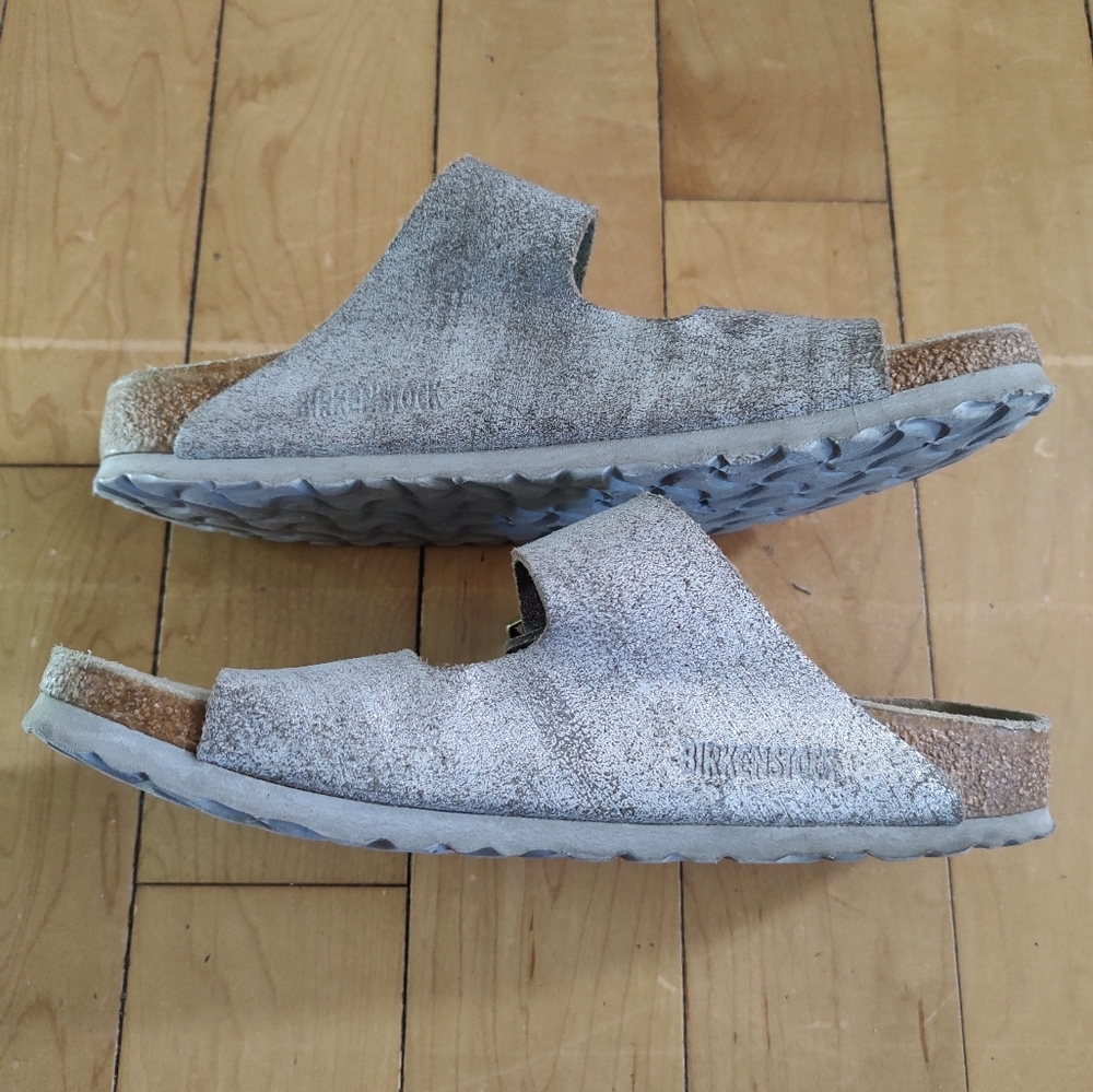 Birkenstock Arizona Silver Leather With Gold Buckle And Grey Sole - Picture 10 of 11